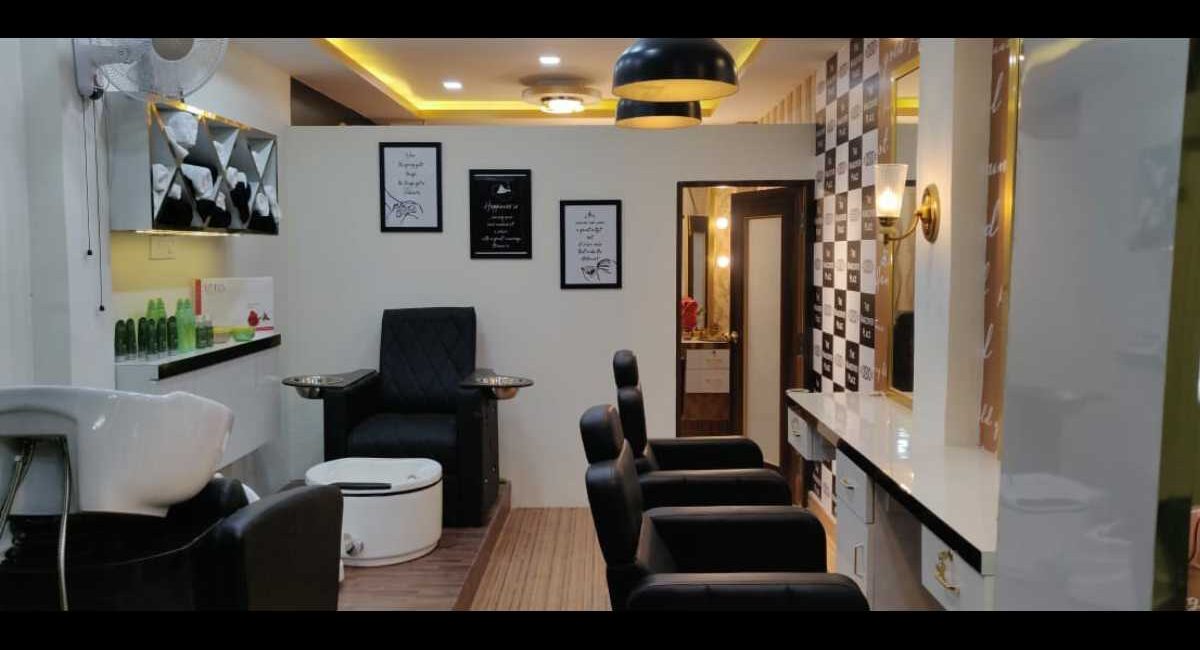 Low Cost Small Beauty Parlour Interior Designs – Know Everything In Detail